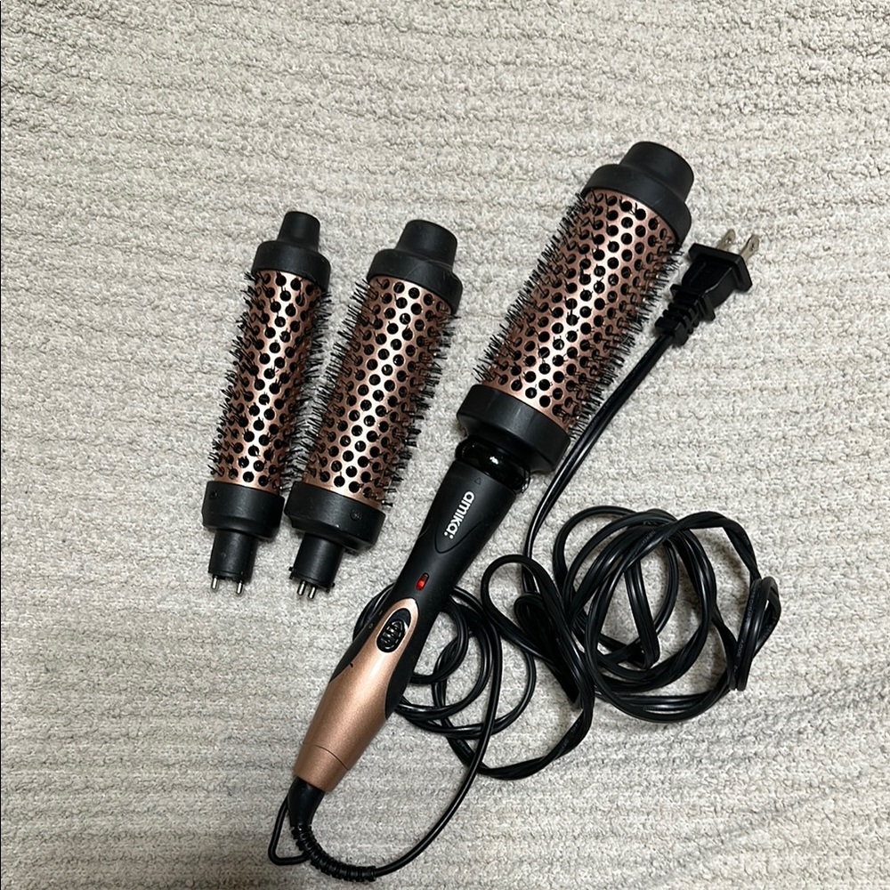 Amika Thermal Brush - blowout brush